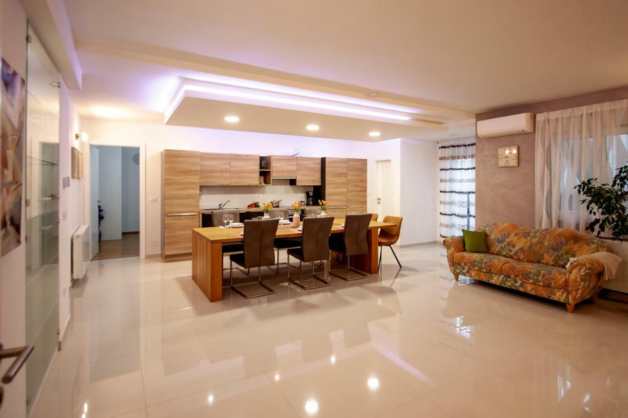 Apartman Nebo Pula Exterior photo